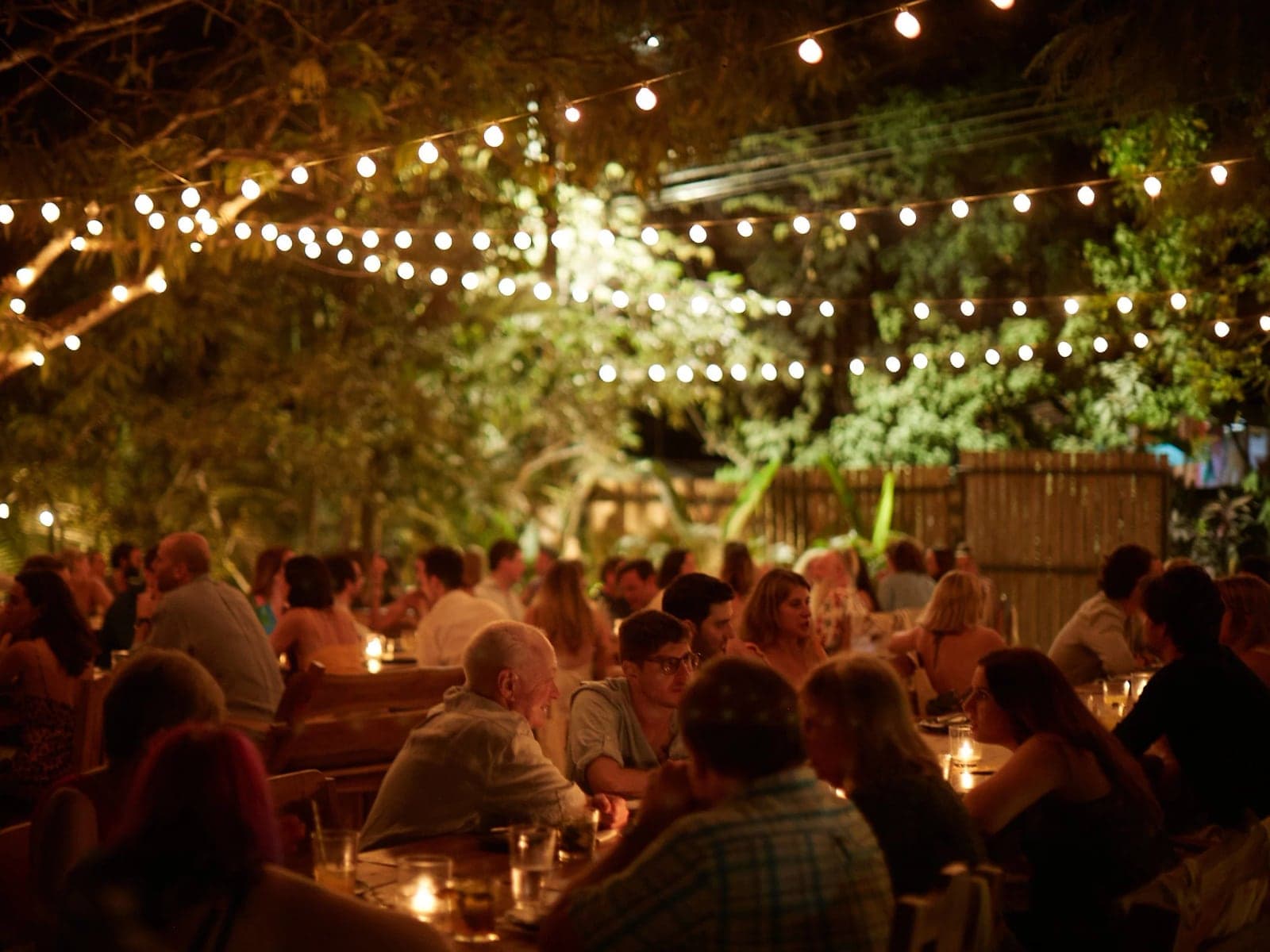 String lights and a packed open-air dinner in Santa Teresa